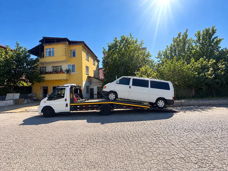 Çekici üzerinde hafif ticari araç taşıma